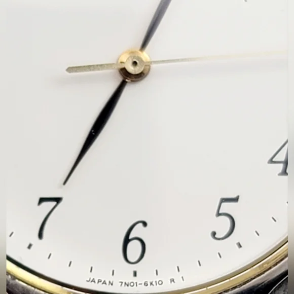 Vintage Seiko Quartz Two-Tone Dress Watch 7N01-6G90 Japan 34mm White Dial Unisex - Picture 7 of 9